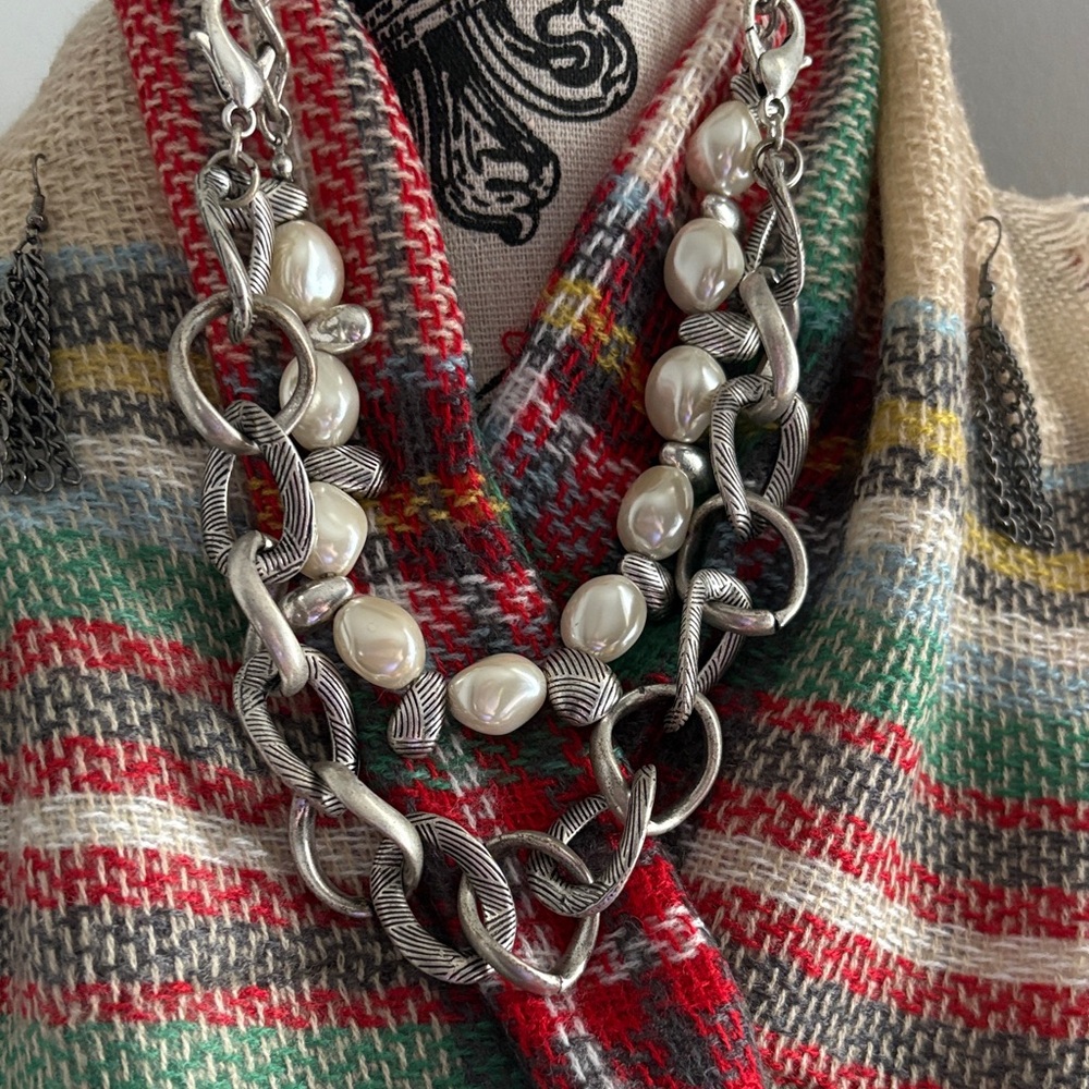 💕Premier Designs💕 VINTAGE Elegant Pearl and Silver Chain Link Statement Necklace